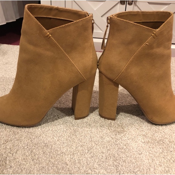 𝓉𝒶𝓂𝑒𝓇𝒶 𝒷𝓇𝑜𝓌𝓃 𝓈𝓊𝑒𝒹𝑒 𝓅𝑜𝒾𝓃𝓉𝑒𝒹 𝓉𝑜𝑒 𝒷𝑜𝑜𝓉𝒾𝑒𝓈 🤎 - Picture 4 of 5